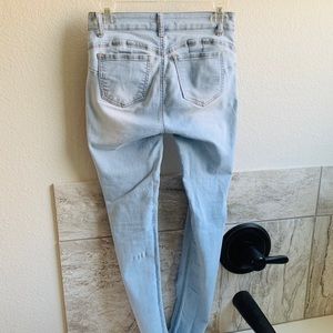 Colombian but lifting jeans